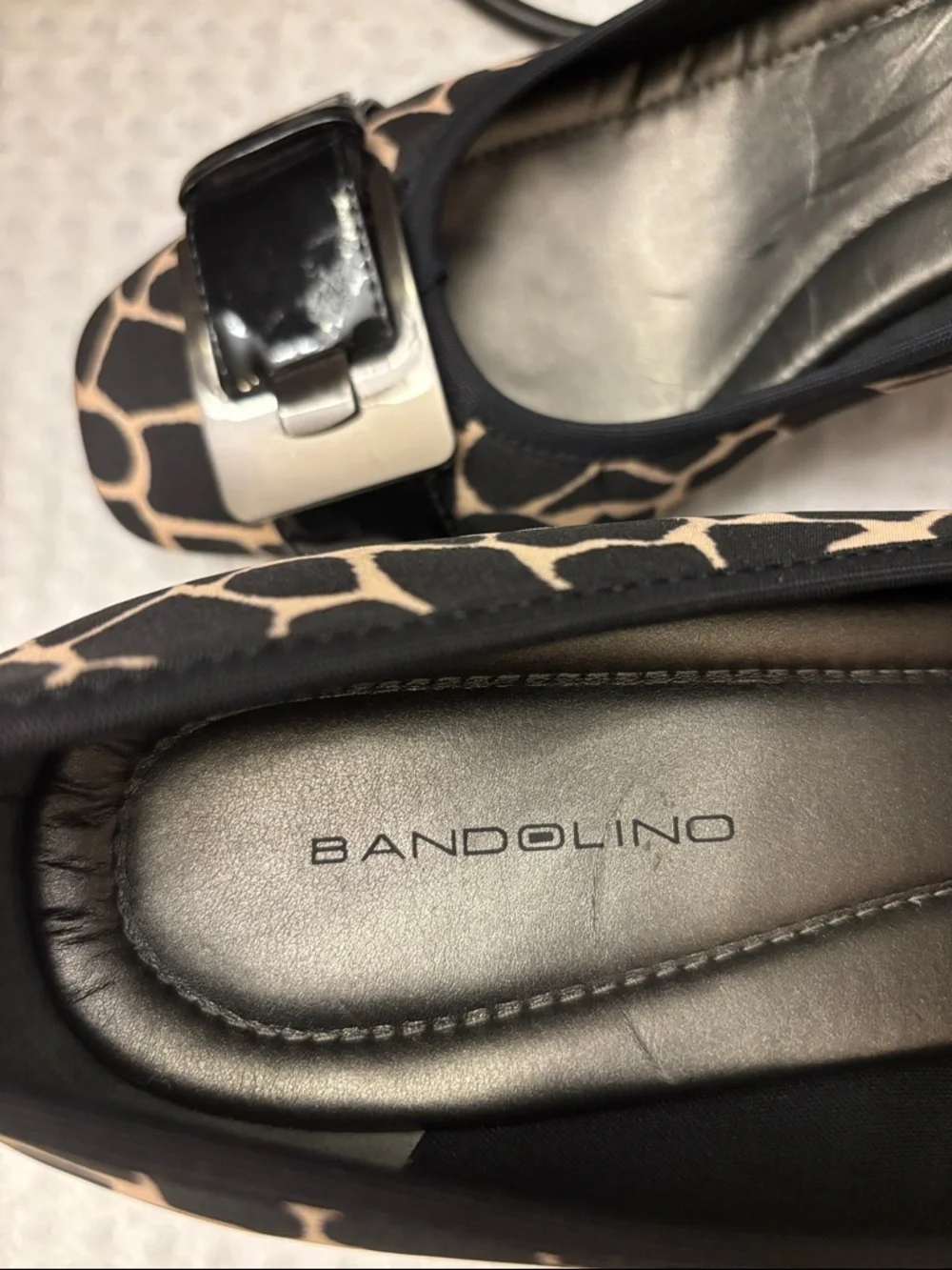 Bandolino BreezyLyt Size 9.5 Black Beige Giraffe-Print Wedge Pumps Patent